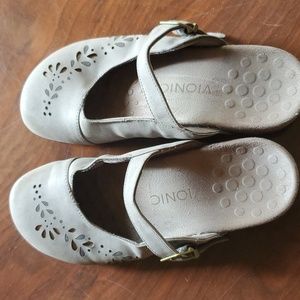 Vionic clogs